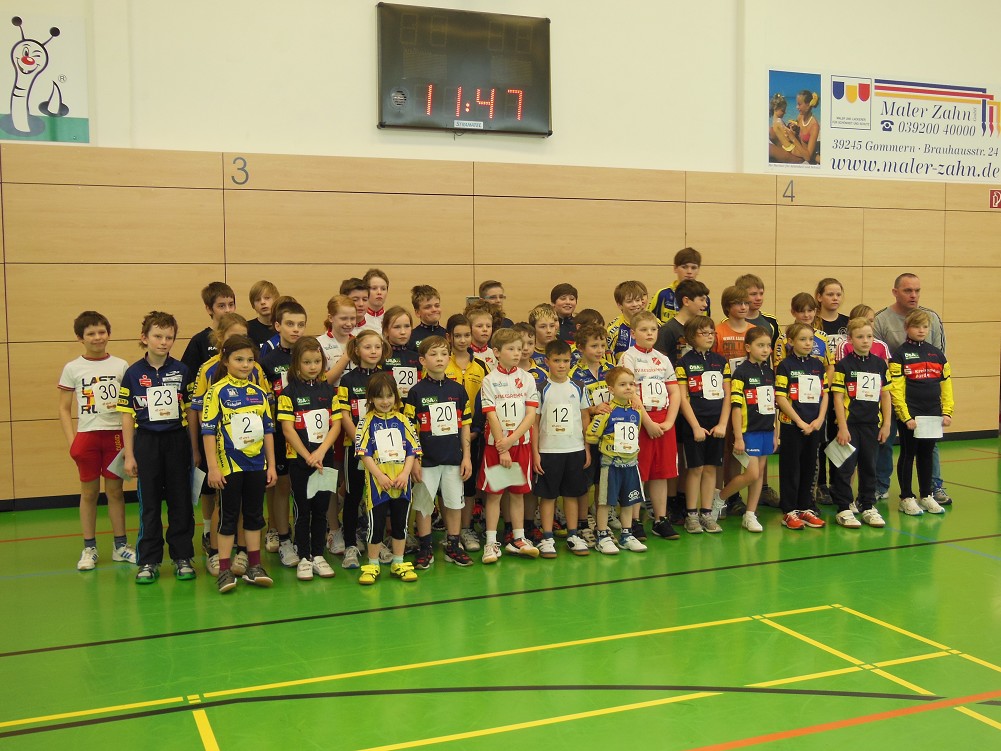 Die Teilnehmer beim Athletiktest in Lostau