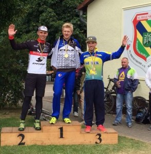 Siegerehrung der Landesmeisterschaften MTB Marathon 2014- 1. Christopher, 2. Tommy; 3. Tobi 