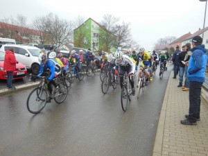 Start zum Rennen der U17, rechts im im blau- gelben Trikot Pascal Söhner