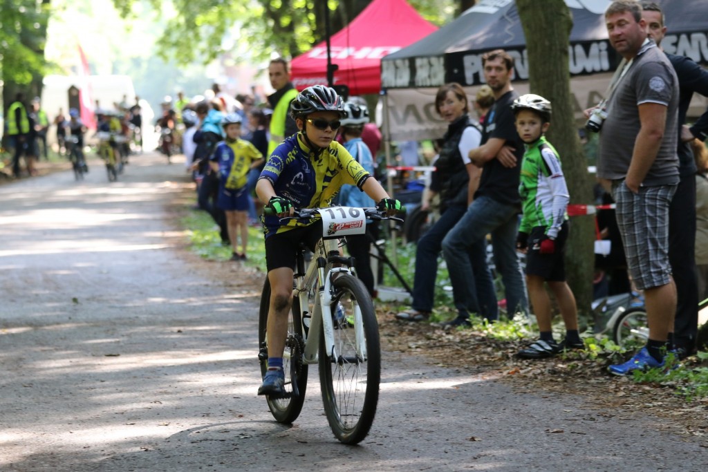 Anton Reiher fährt in der AK U9 ein gutes Rennen