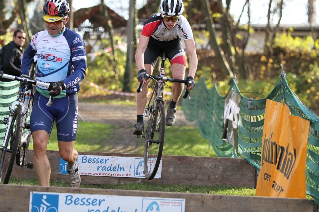 Immanuel Ries/U19 nimmt die Hürden geschickt