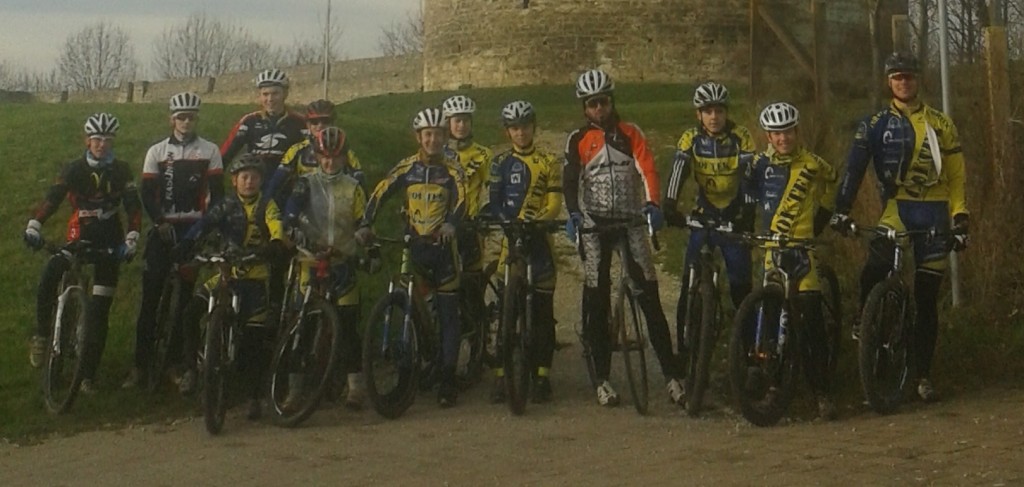 Die Lehrgangsteilnehmer an der Neuenburg bei Freyburg/ Unstrut 