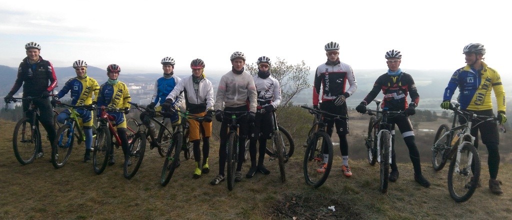 Die Teilnehmer des 2. Lehrganges für die Sasion 2016 (von links): Pascal Söhner/ U19; Nick Planert/ U17; Johanna Kreis/ U17; Julian Schnürer/ U19; Jonas Mayer/ U19 (alle White Rock Weißenfels); Willi Wiesner/ U17; Immanuel Ries/ U19; Christian Rieger/ U17 (alle Radunion Halle); Benedikt Bürmann/ U17 (Bad Bikers Wernigerode); verantw.LV- Trainer MTB Sebastian Weigel (White Rock)