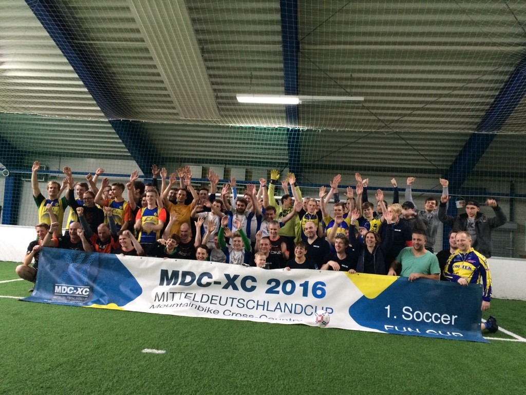 Die Mountainbiker als Ballzauberer ! 