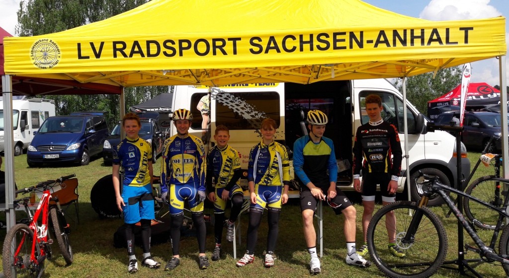 Die Nachwuchsauswahl Sachsen- Anhalt in Schopp (von links): Johan Bundschuh, Nick Planert, Gregor Wiegleb, Johanna Kreis (alle White Rock), Christian Rieger (radunion Halle), Bendedikt Bürmann (Bad Bikers Wernigerode) 