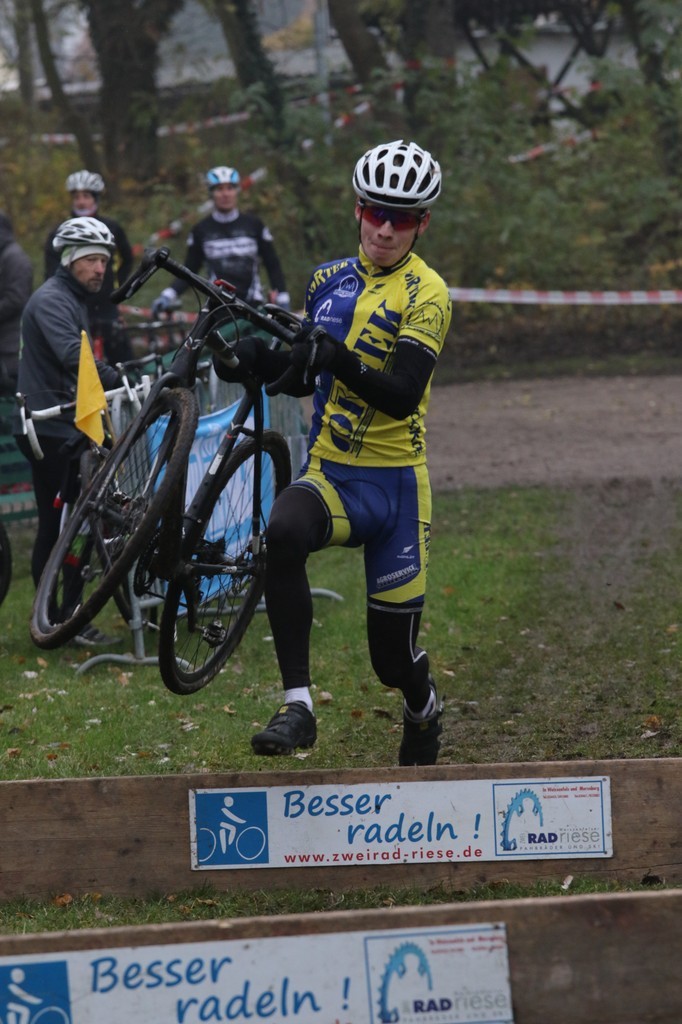 Julian Schnürer n der Doppelhürde 