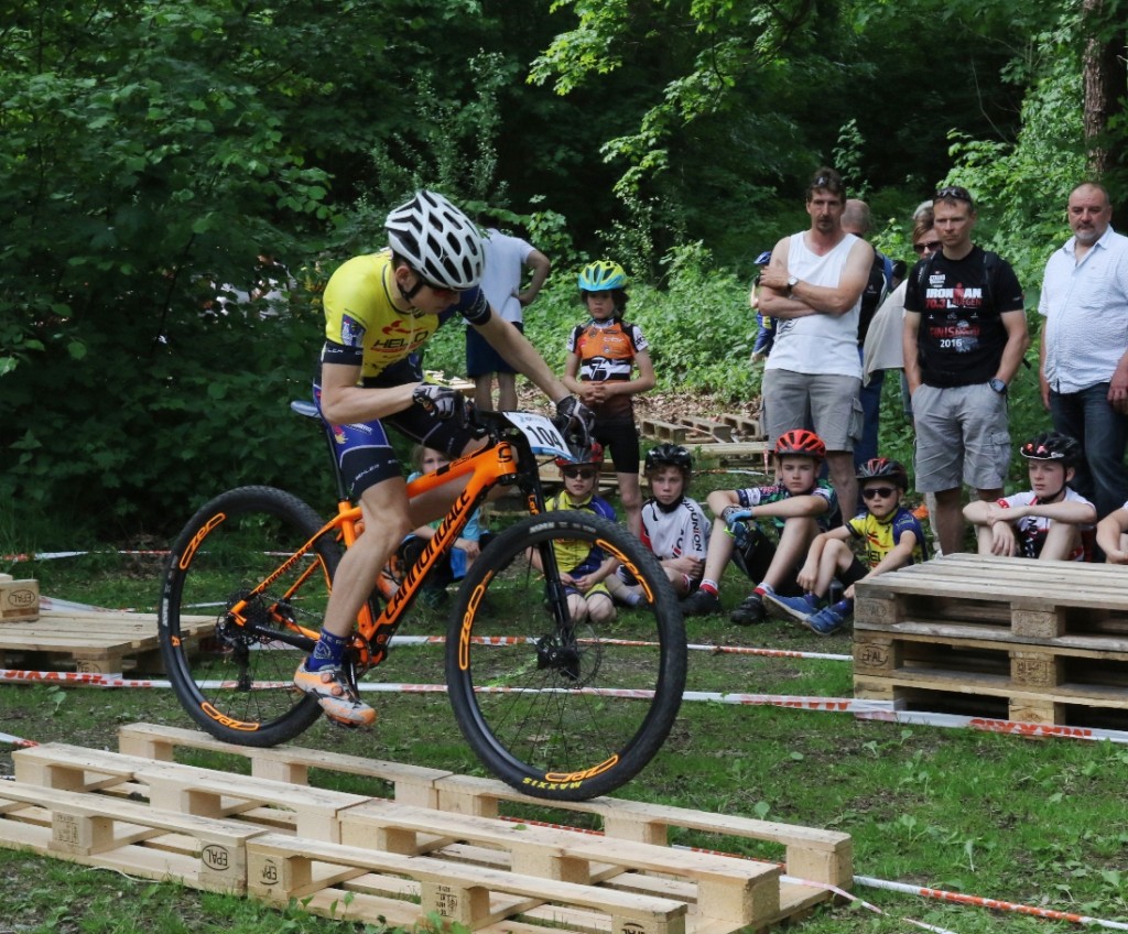 Julian beim Trialparcours