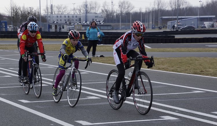 Lia behaptet sich im Feld der Jungs
