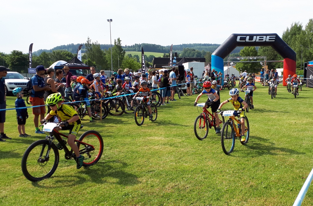 Luis Hiekmann (vorn rechts) im U9-Rennen