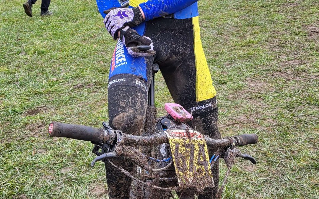 Kampfgeist vs. Schlamm und Defekt: Luis (U17) bei der Nachwuchssichtung in Obergessertshausen